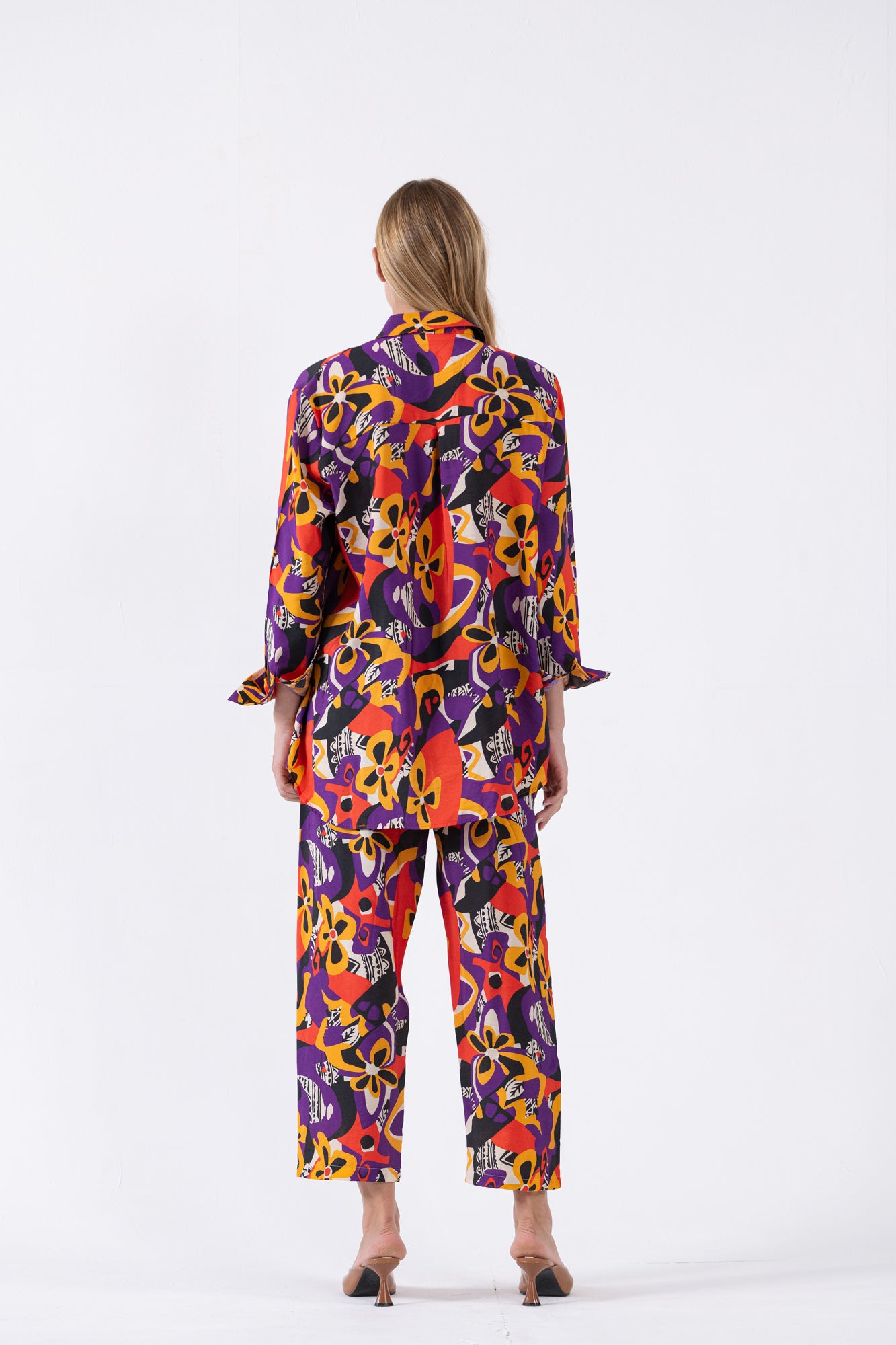 מכנסי דפוס מודל מונה