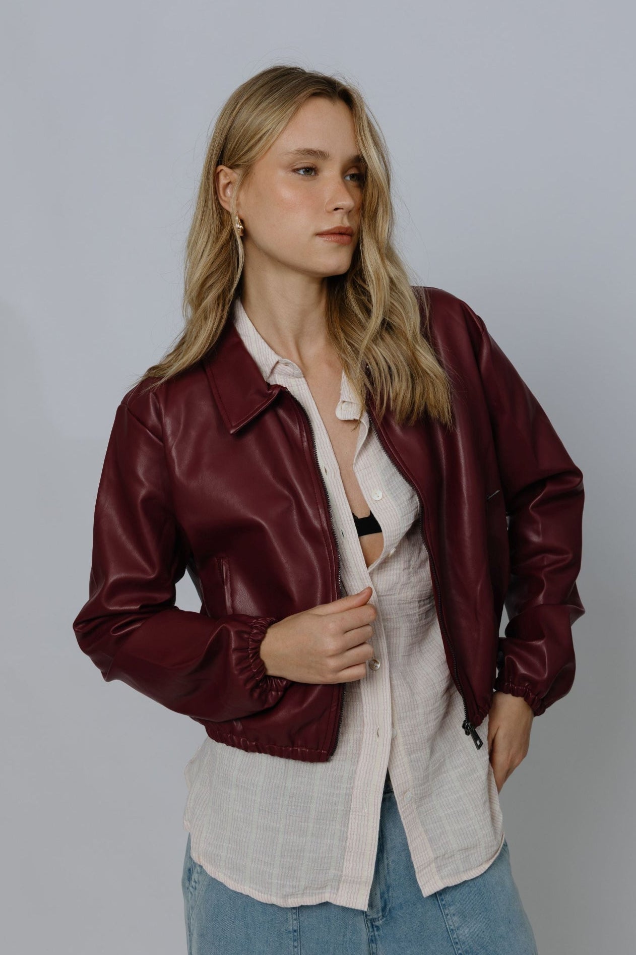 ז'קט בומבר בורדו עור טבעוני
