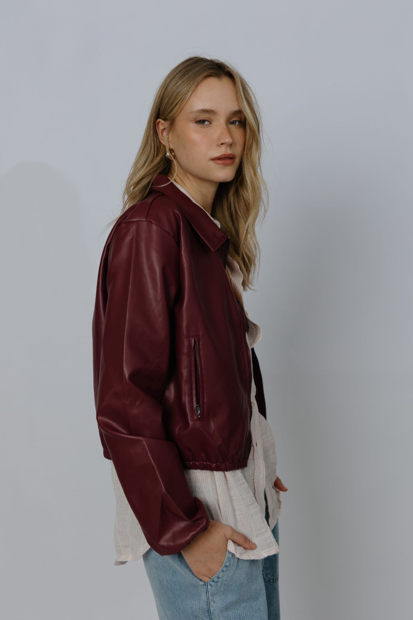 ז'קט בומבר בורדו עור טבעוני
