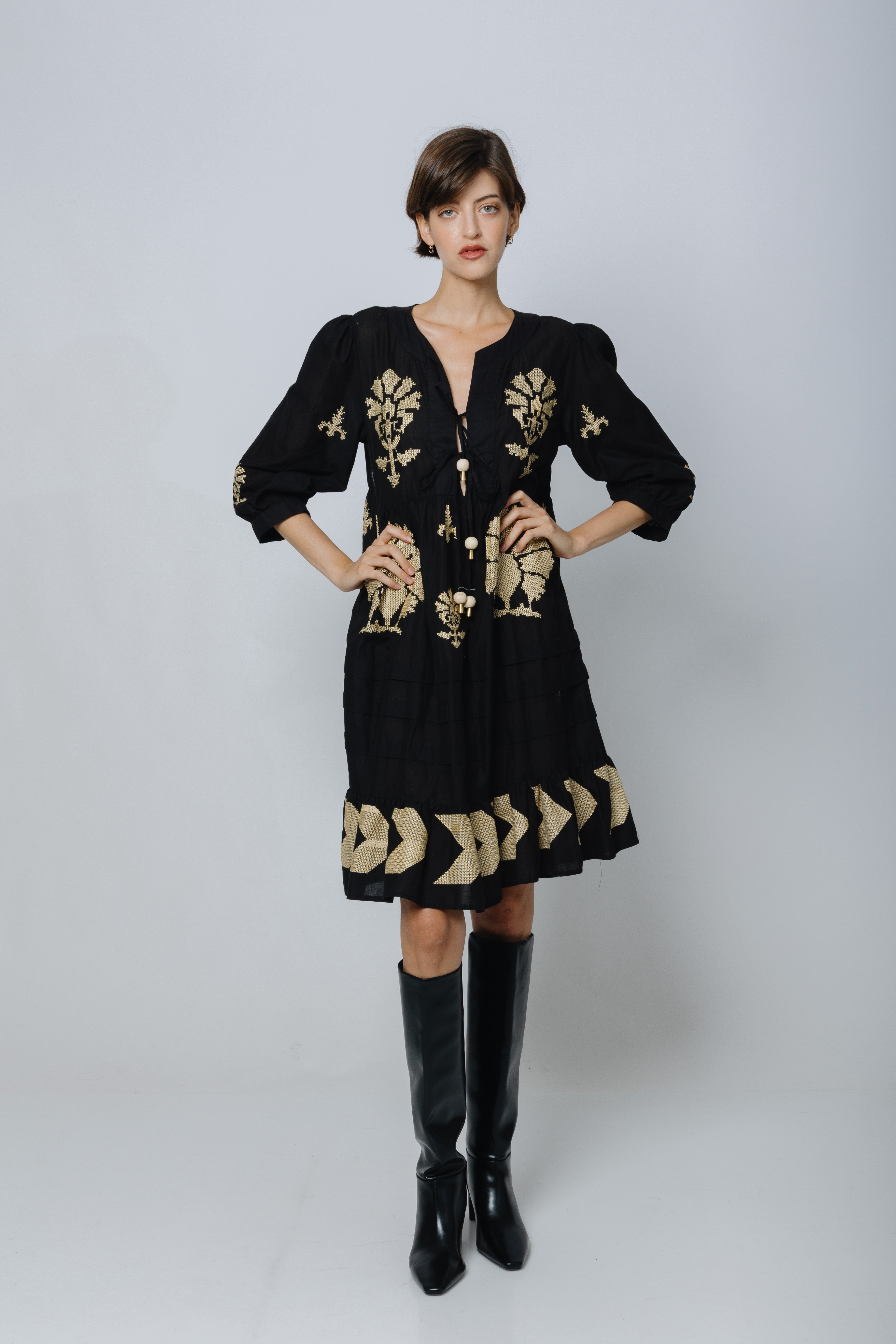 שמלת בוהו שחורה איזדורה