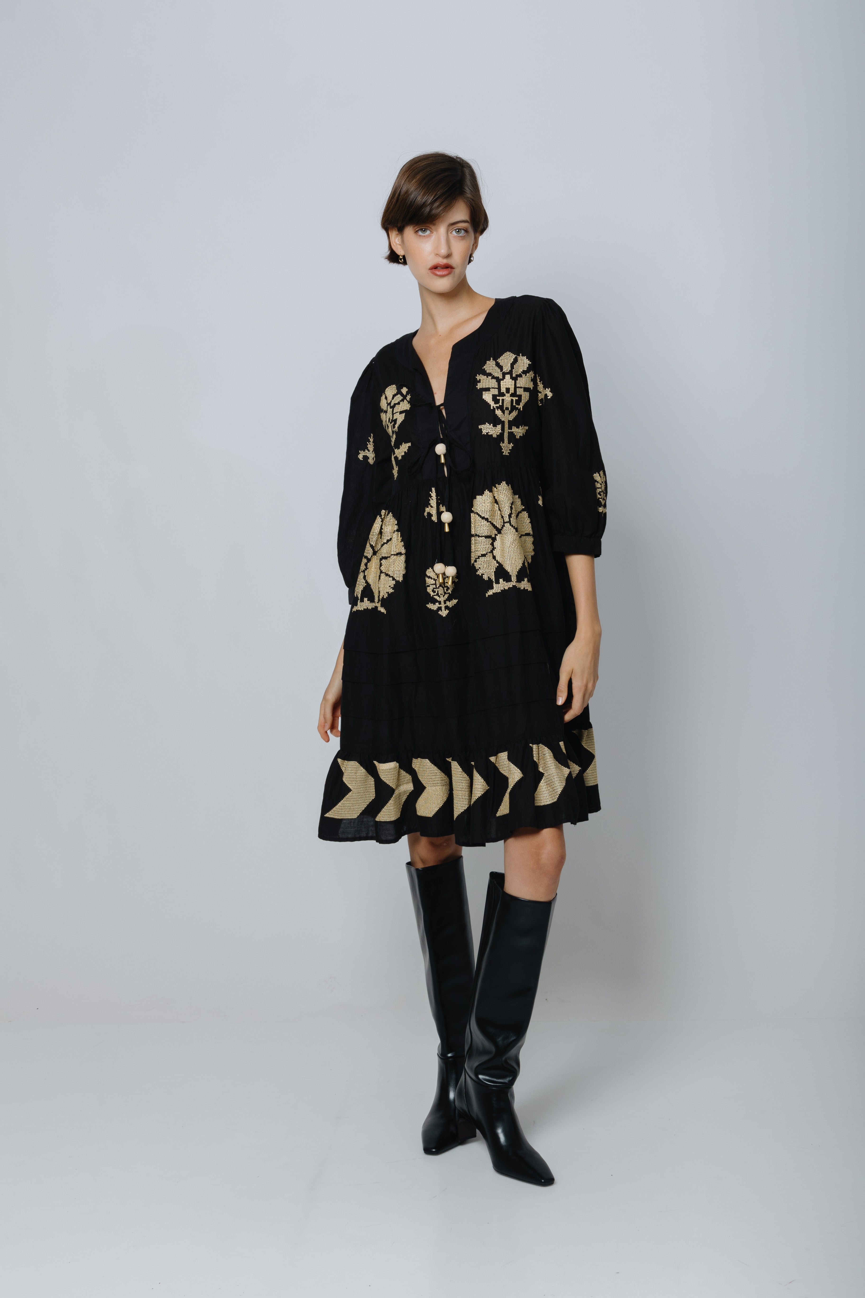 שמלת בוהו שחורה איזדורה