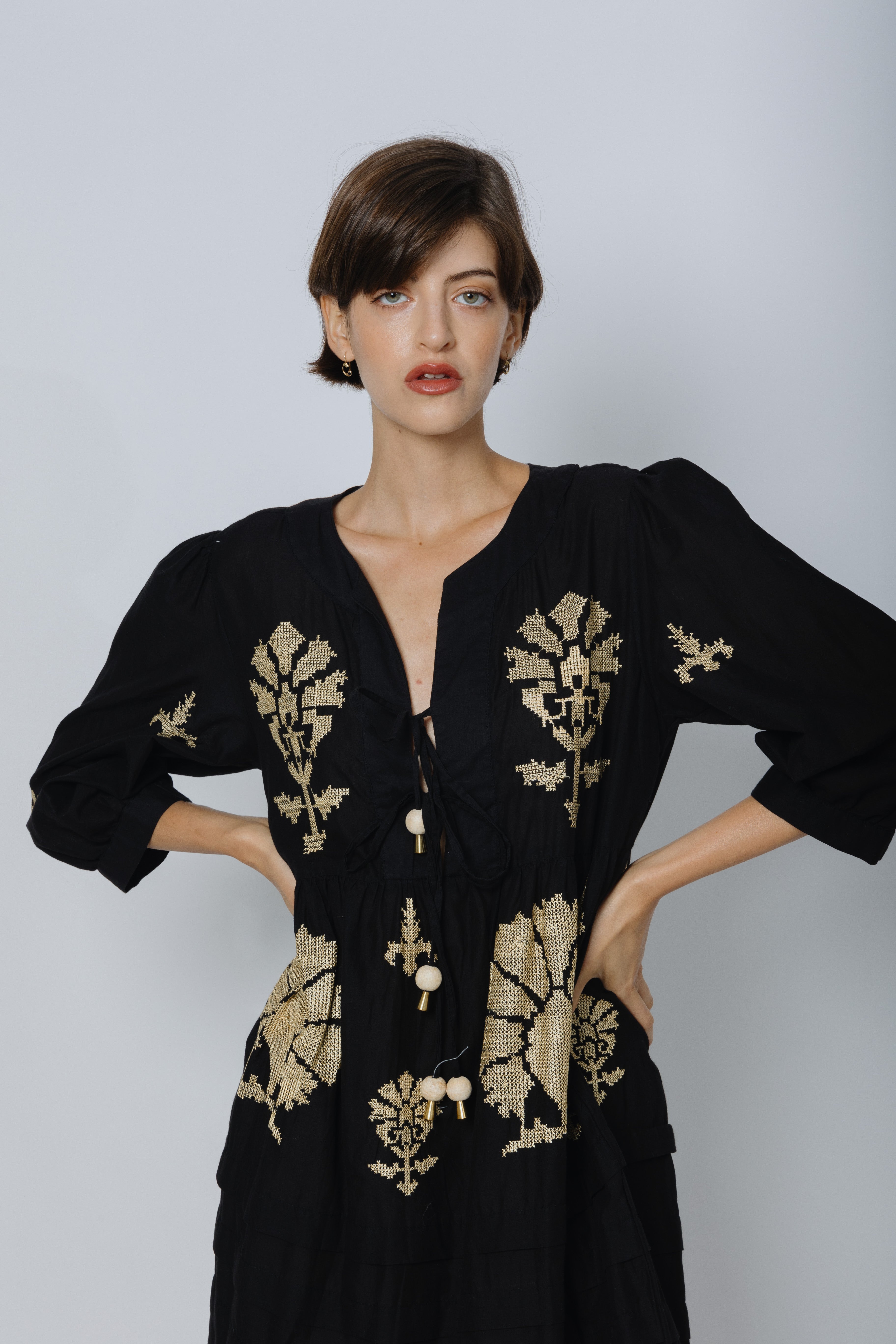 שמלת בוהו שחורה איזדורה