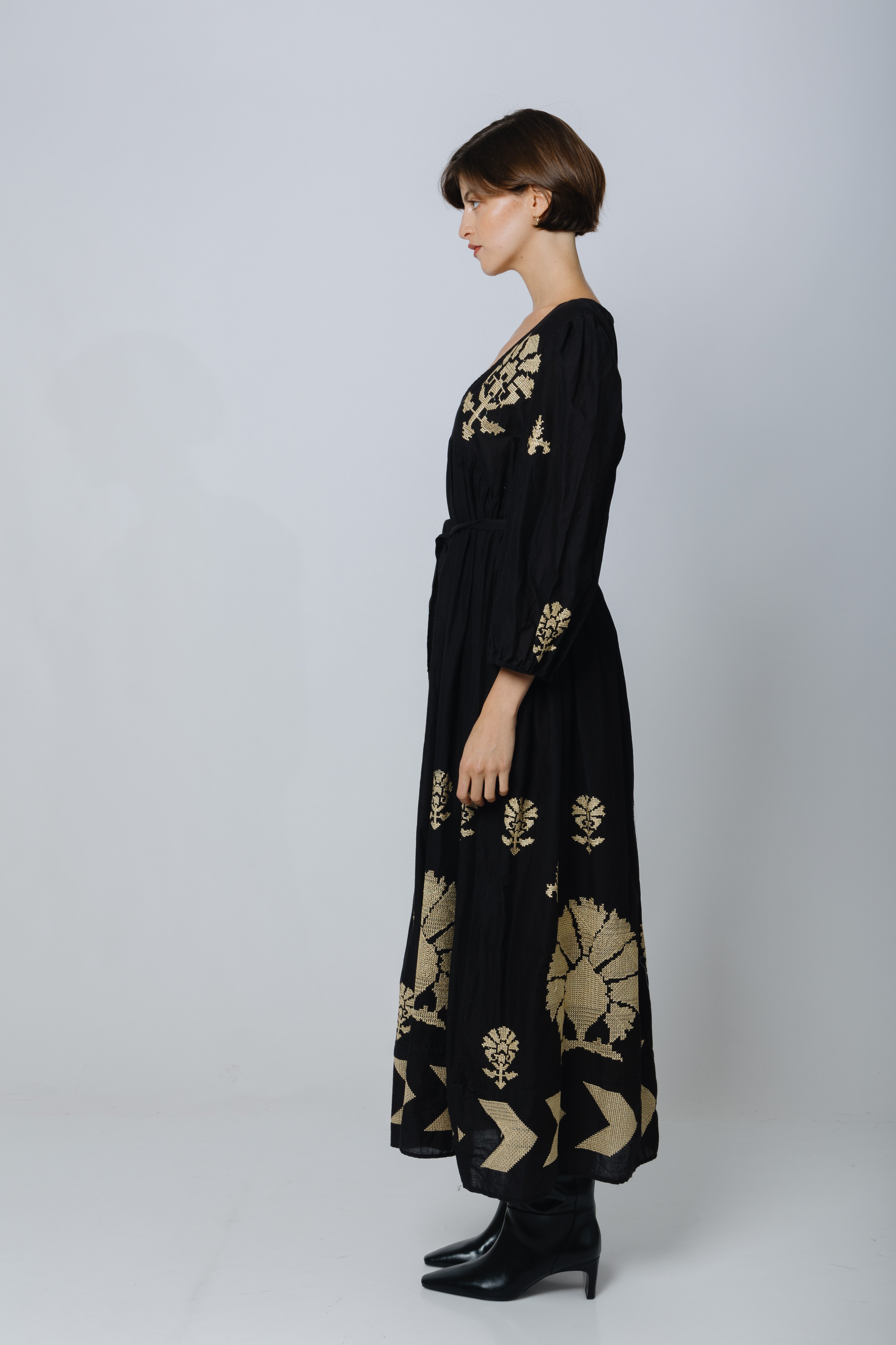 שמלת מקסי שחורה איזדורה