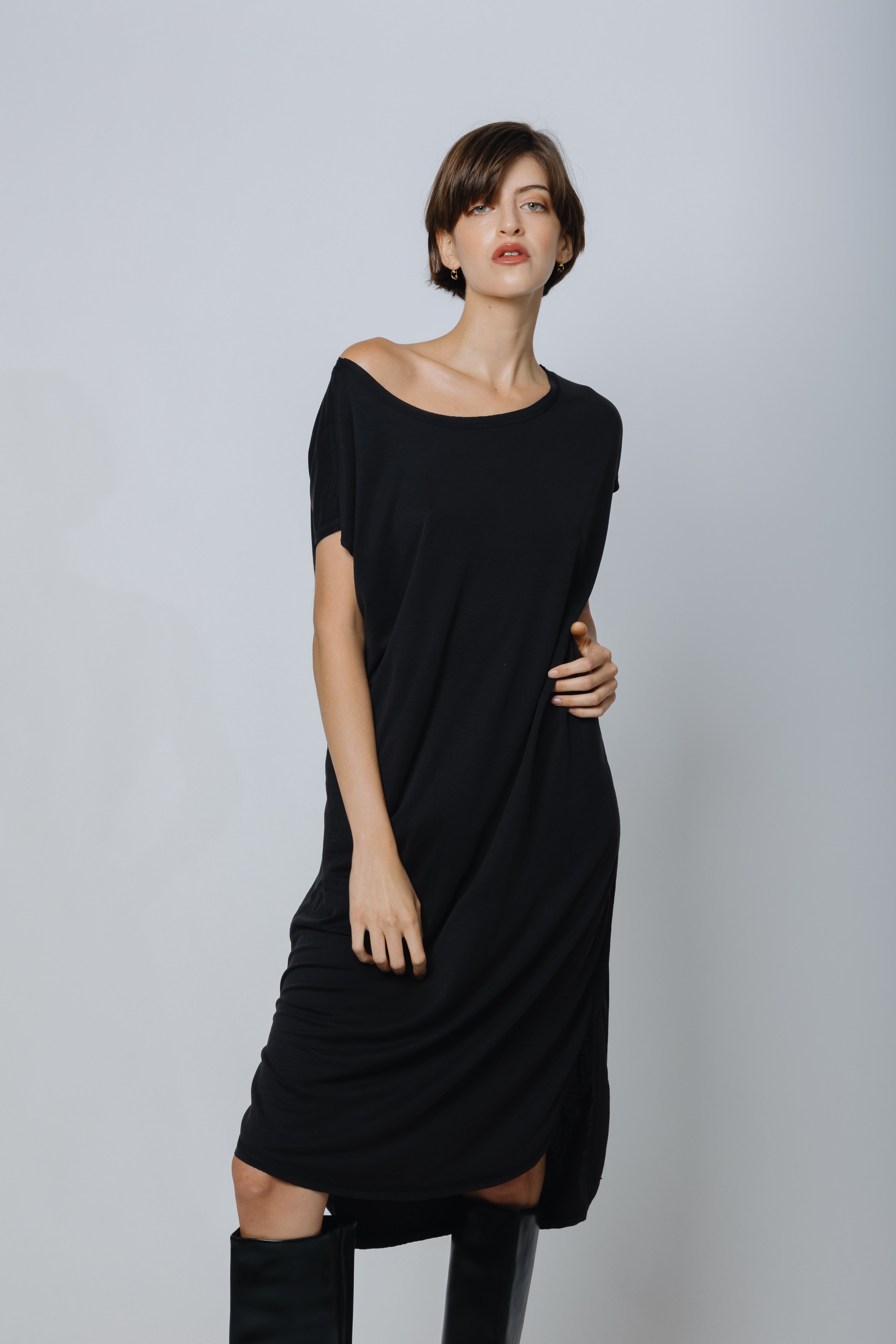 שמלת טי שירט מודל שחורה