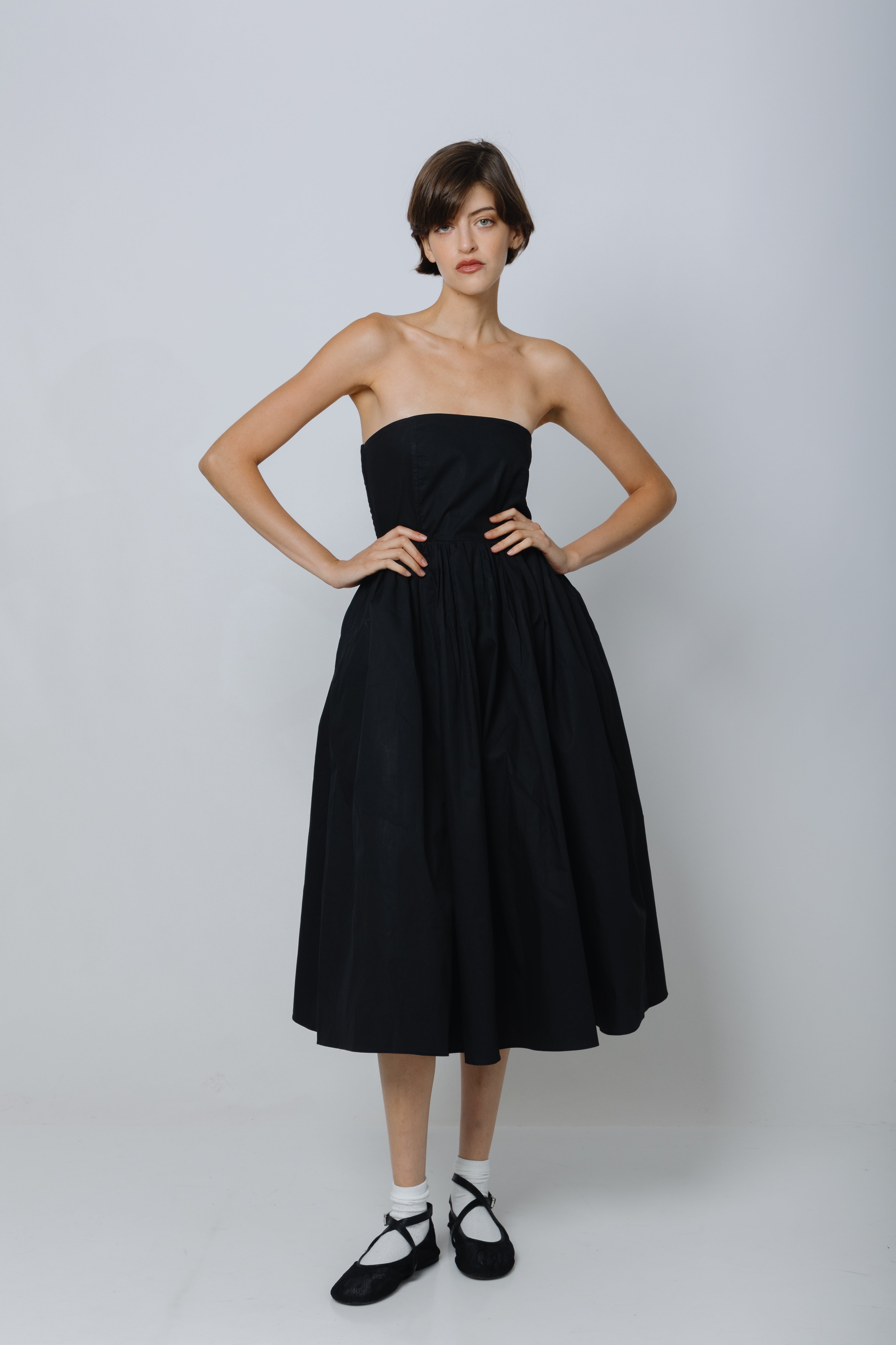 שמלת סטרפלס - קארי שחורה