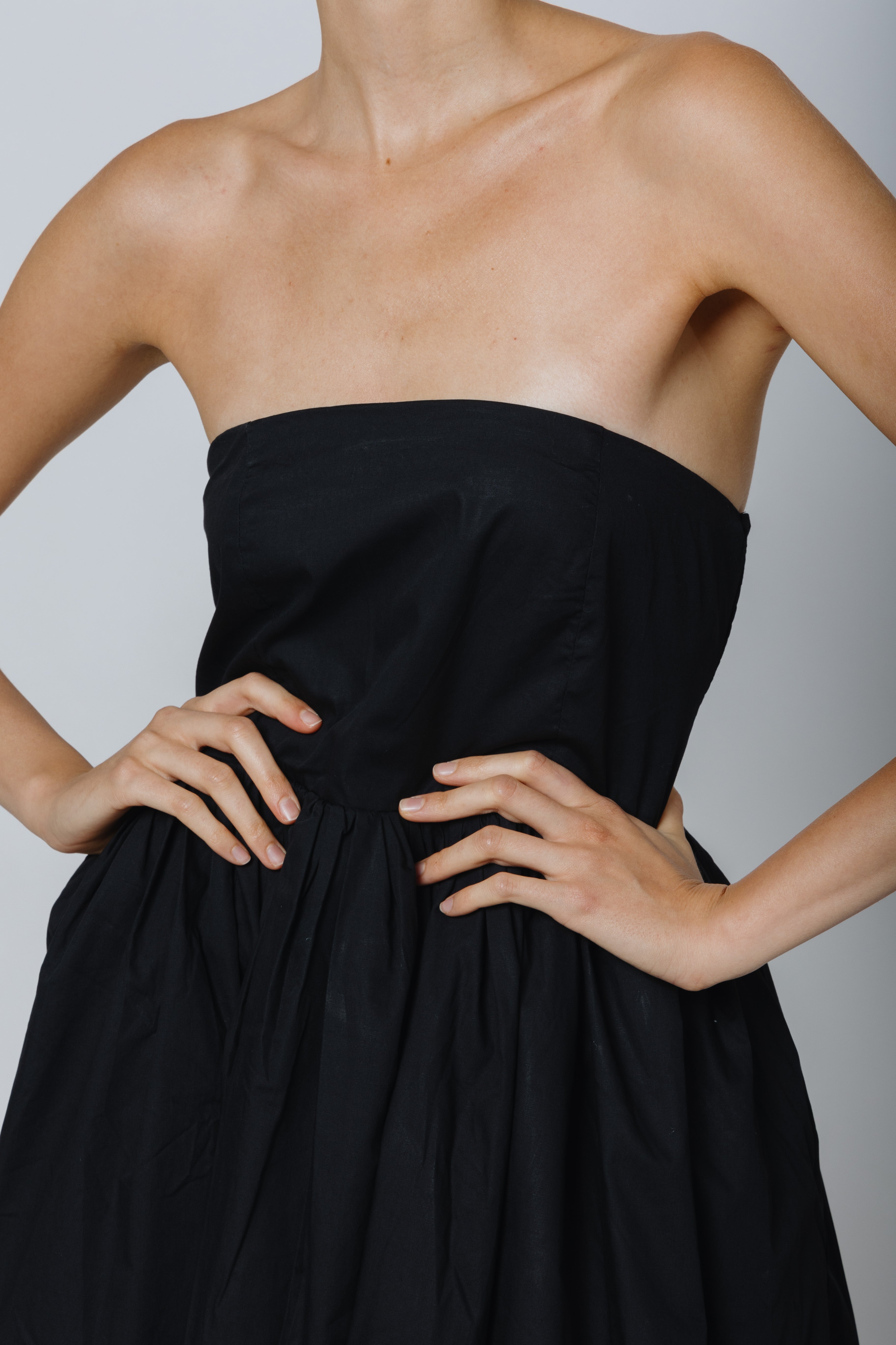 שמלת סטרפלס קארי