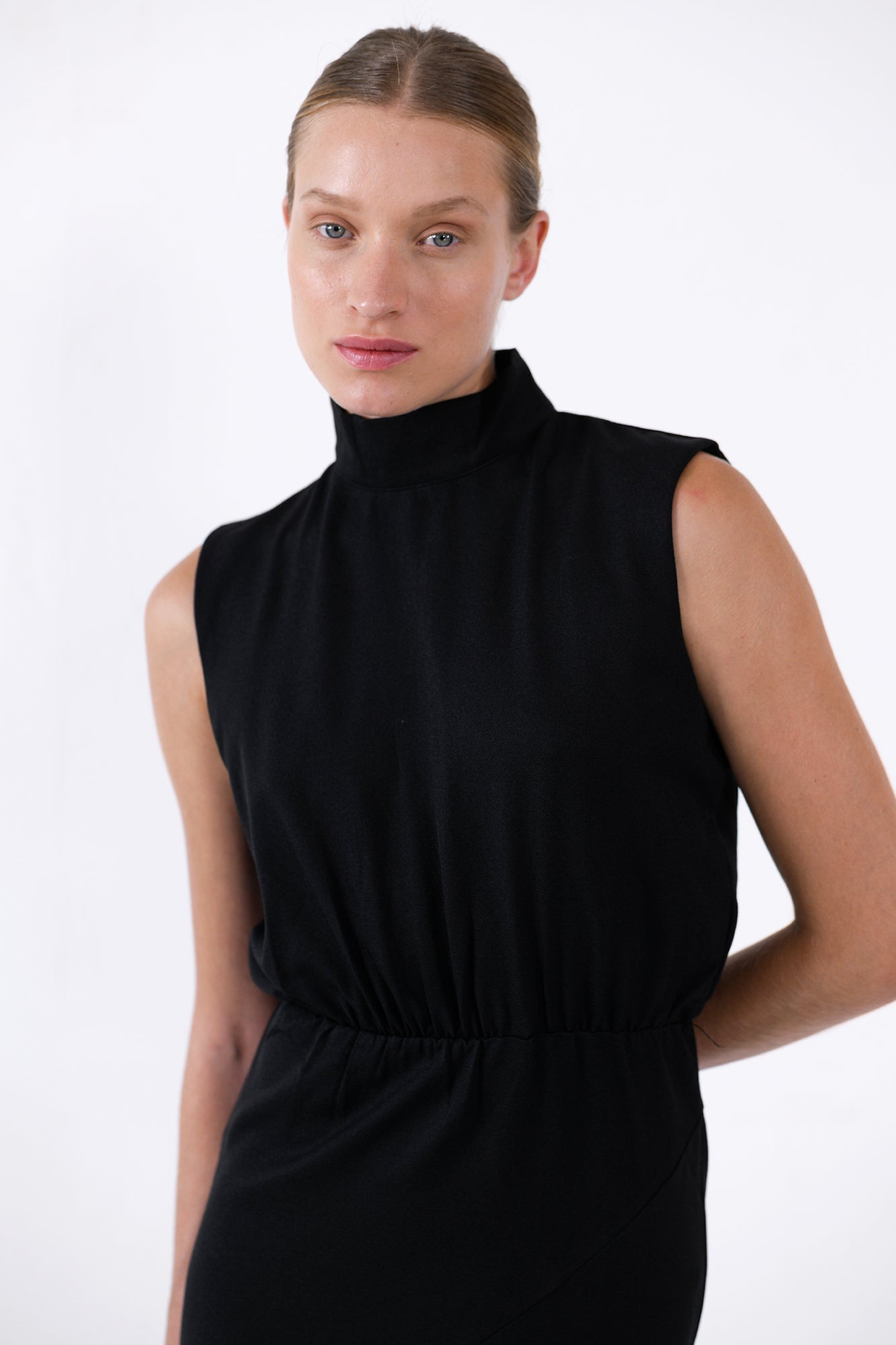 שמלה מחויטת