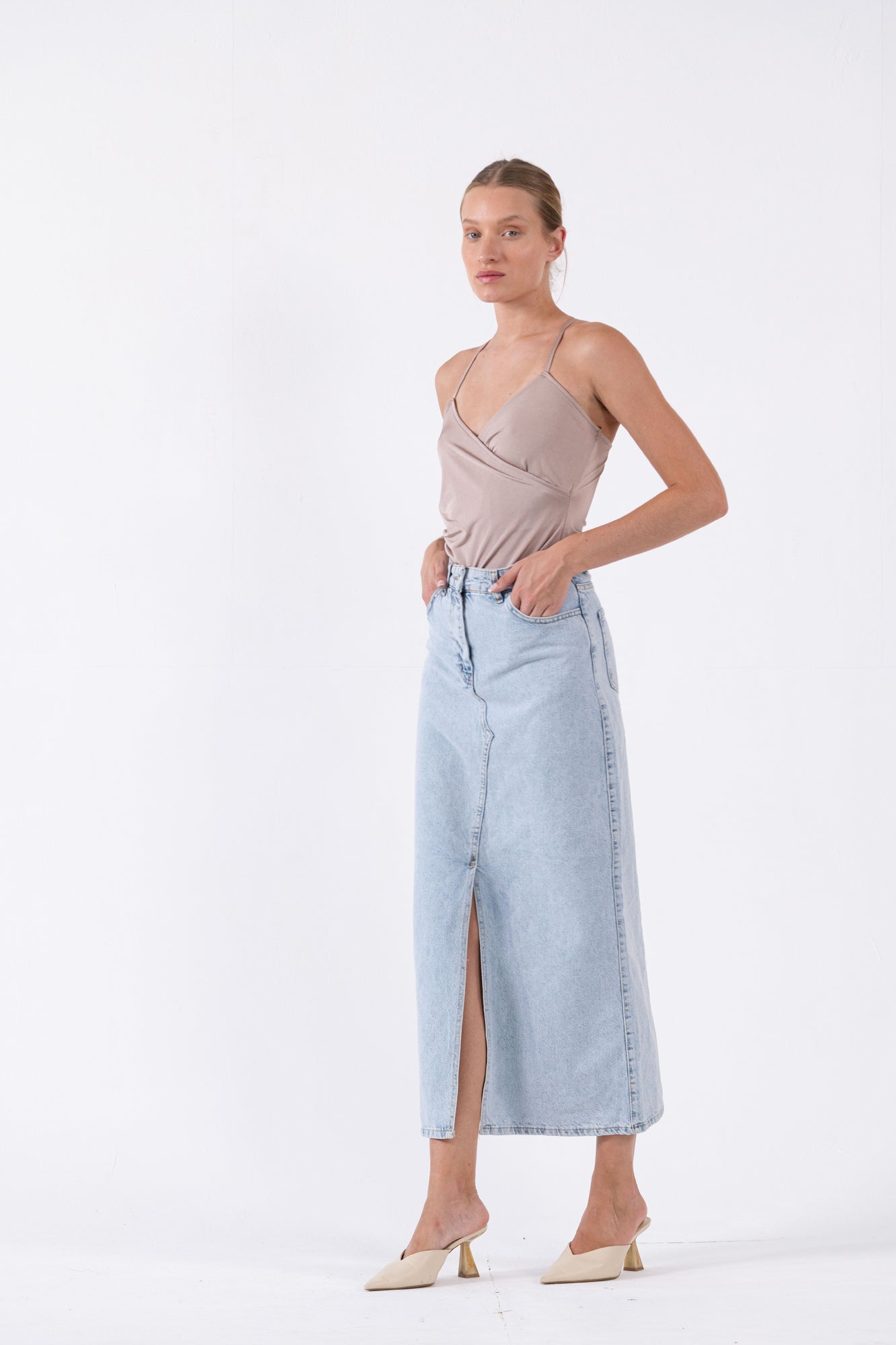 חצאית ג'ינס מידי