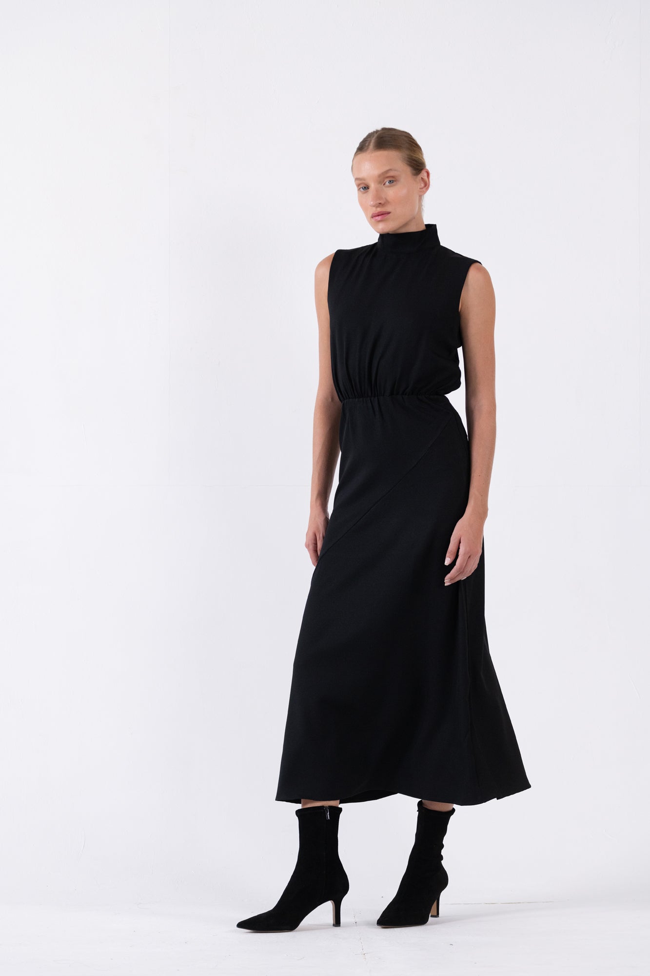 שמלה מחויטת