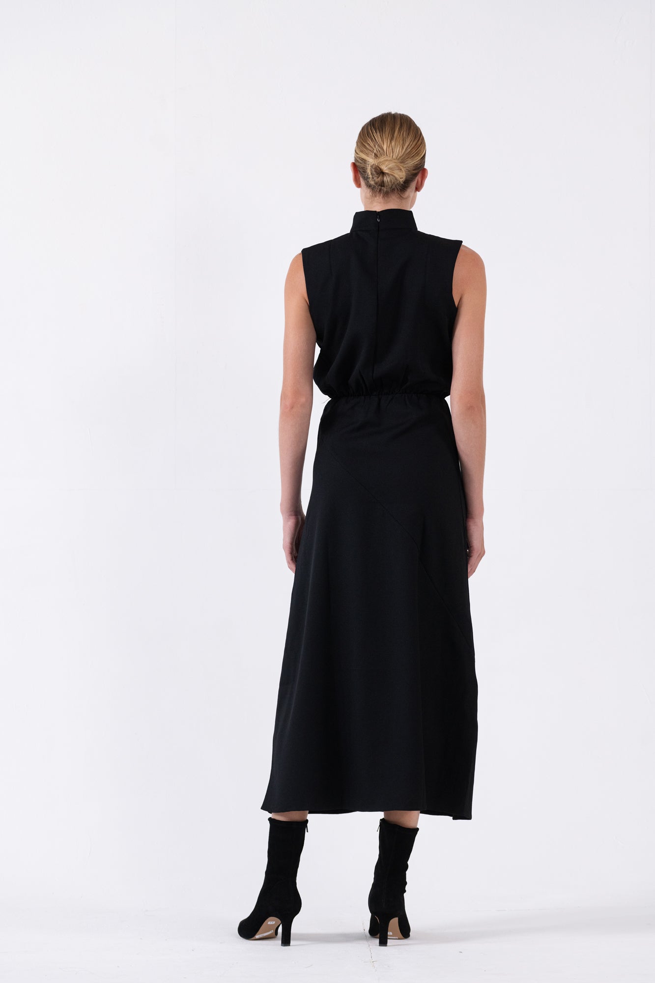 שמלה מחויטת