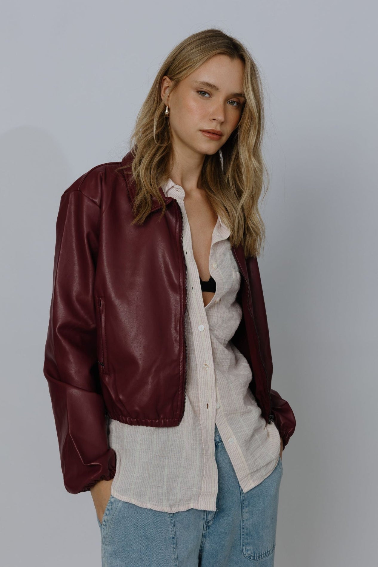 ז'קט בומבר בורדו עור טבעוני