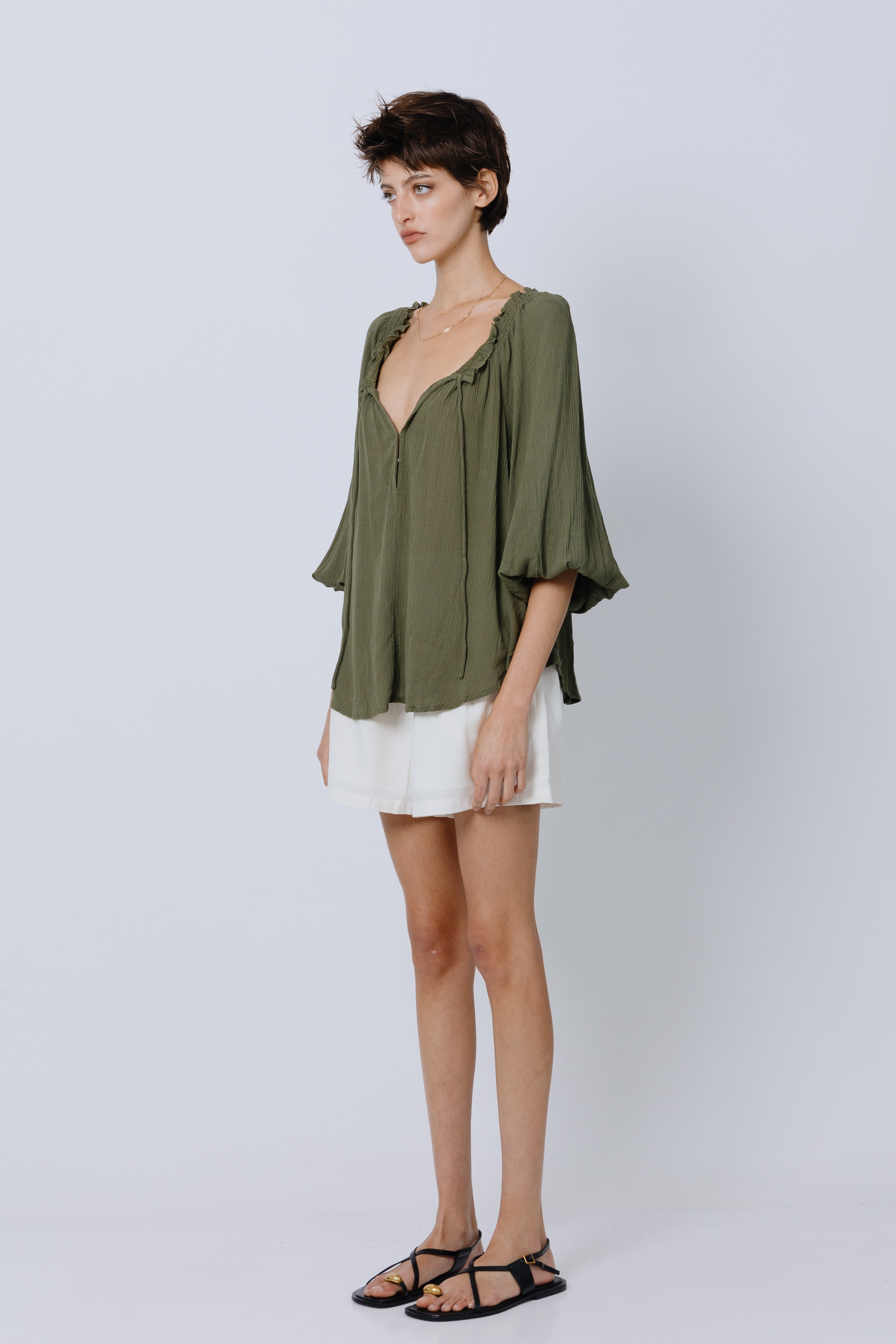 שורט פשתן מחוייט