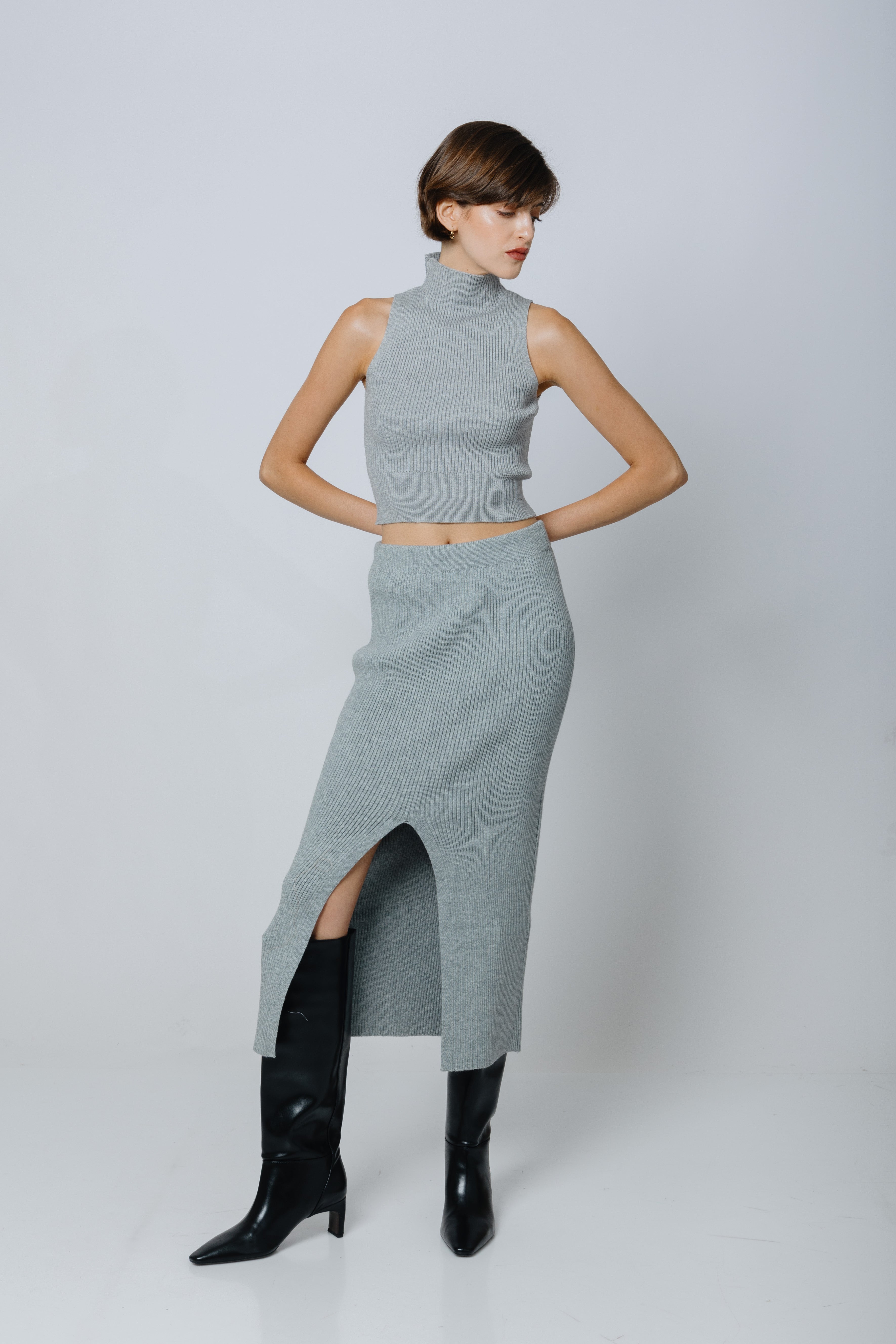 חצאית עפרון סרוגה שי-לי