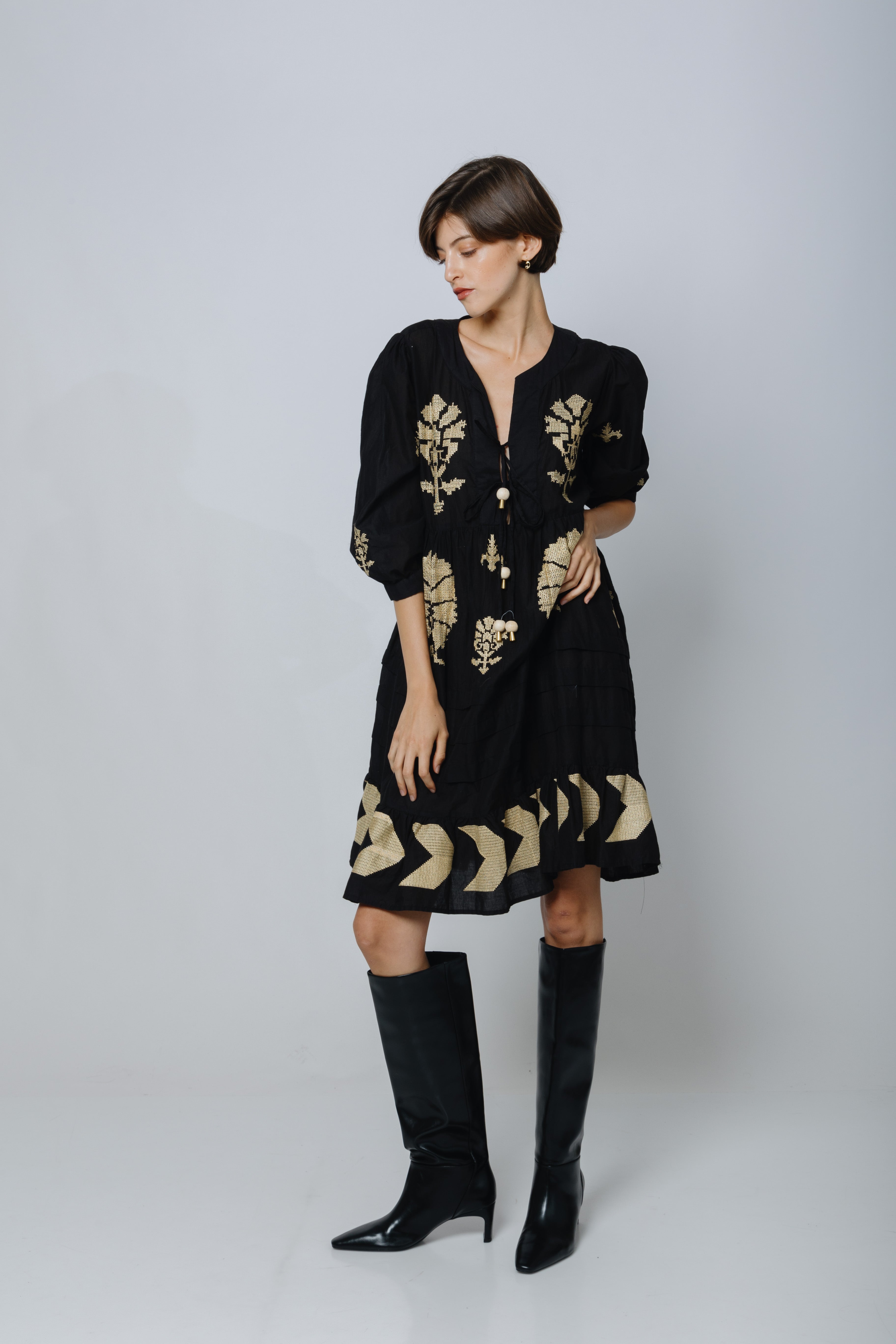 שמלת בוהו שחורה איזדורה