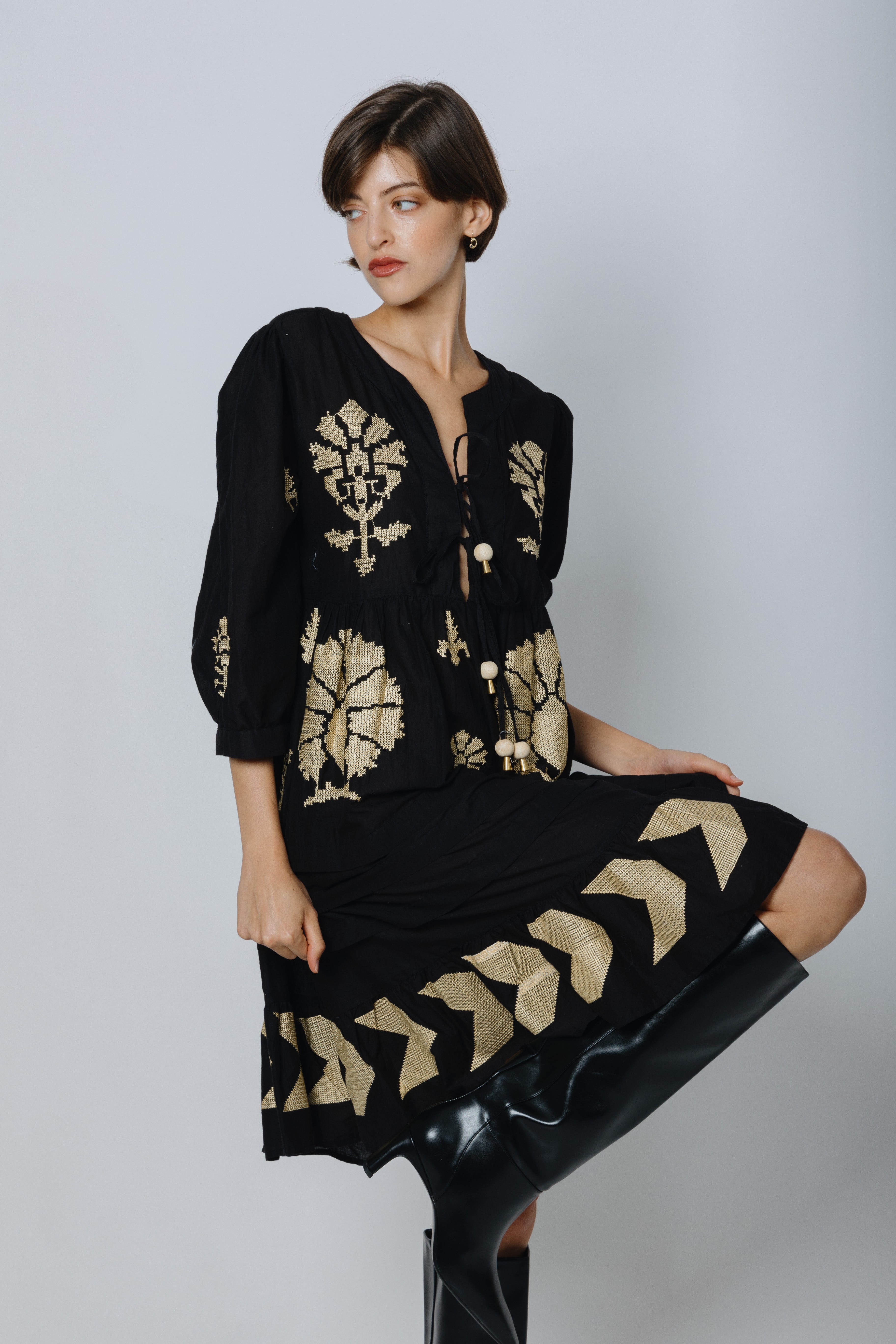 שמלת בוהו שחורה איזדורה