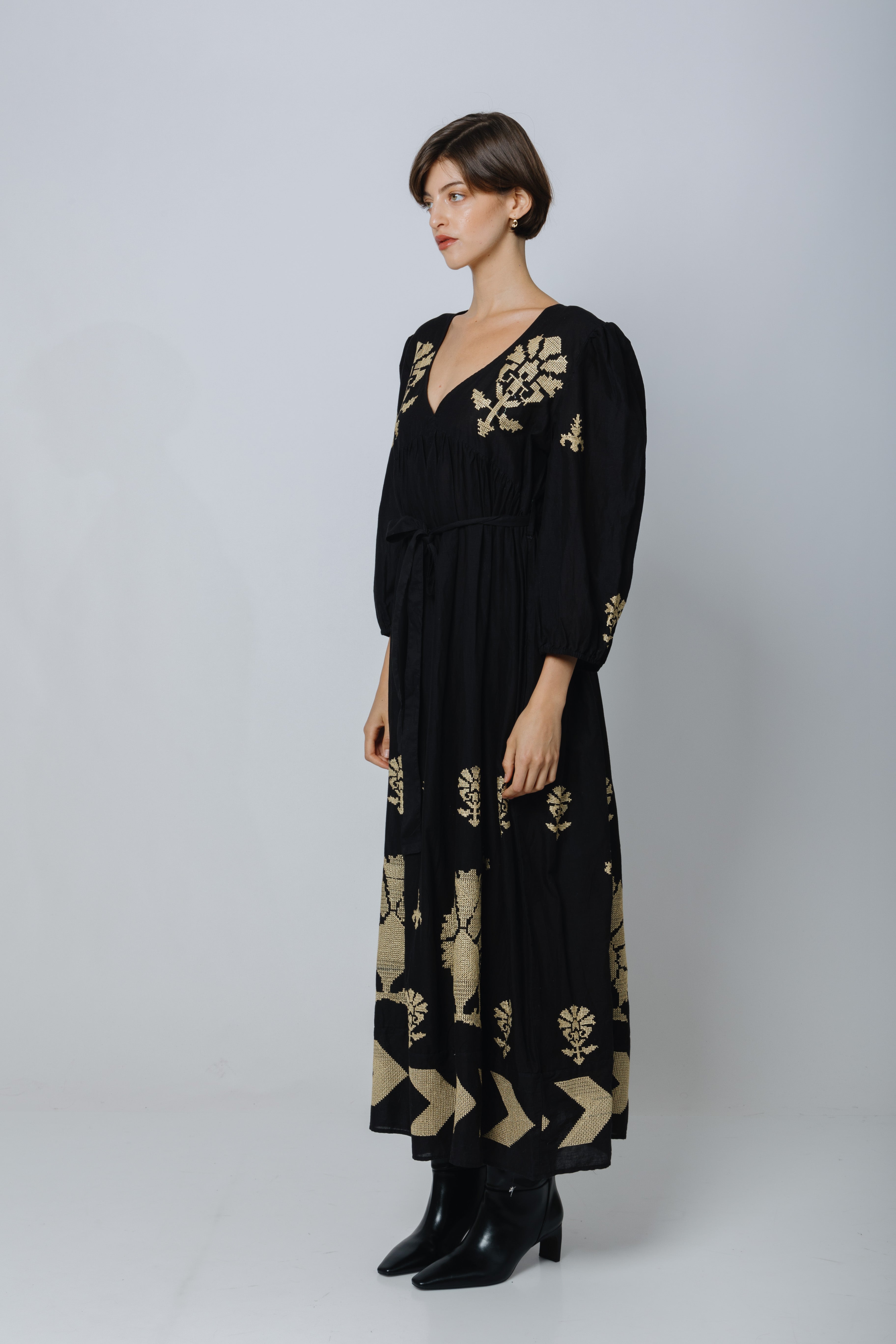 שמלת מקסי שחורה איזדורה