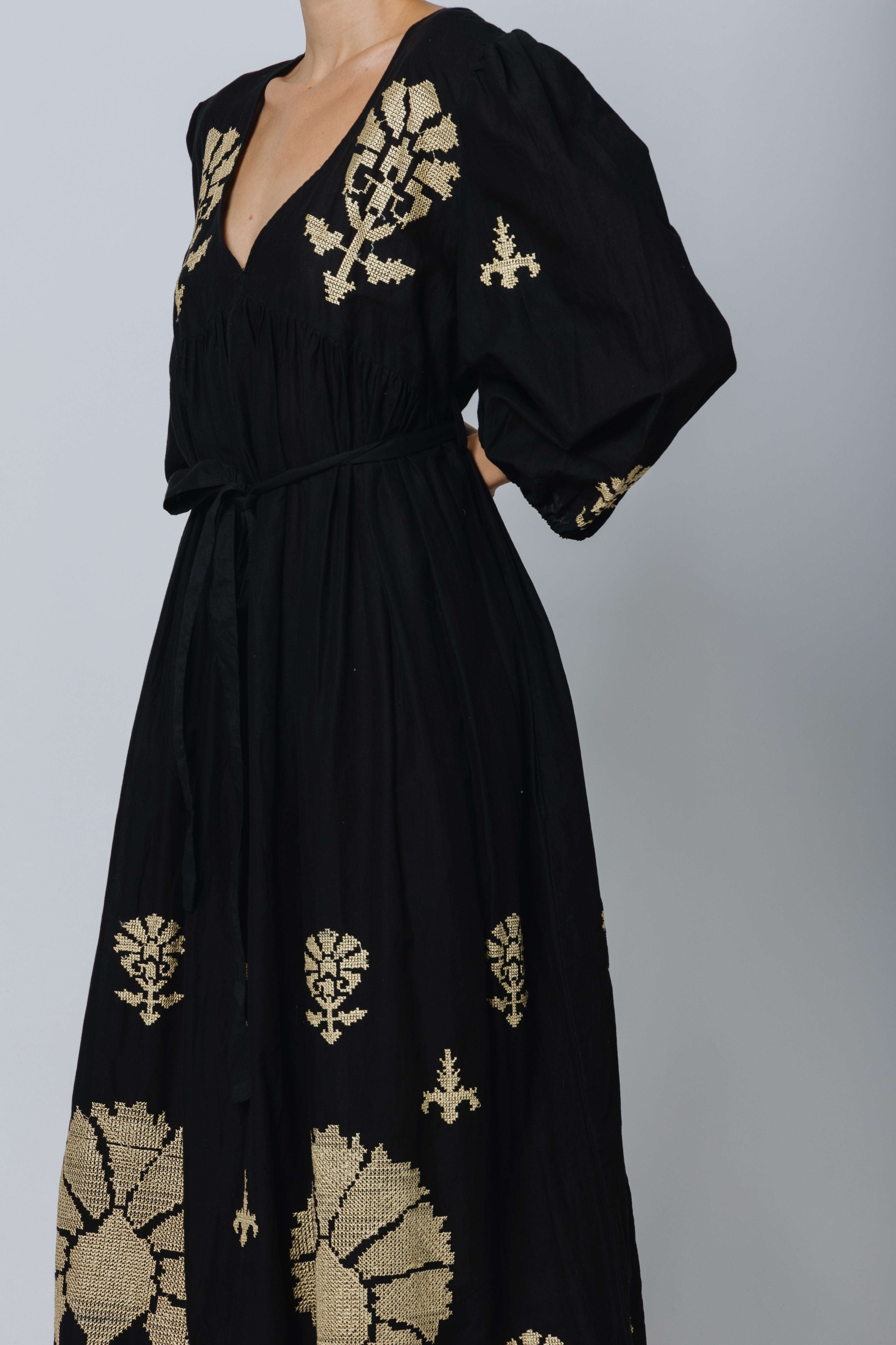 שמלת מקסי שחורה איזדורה