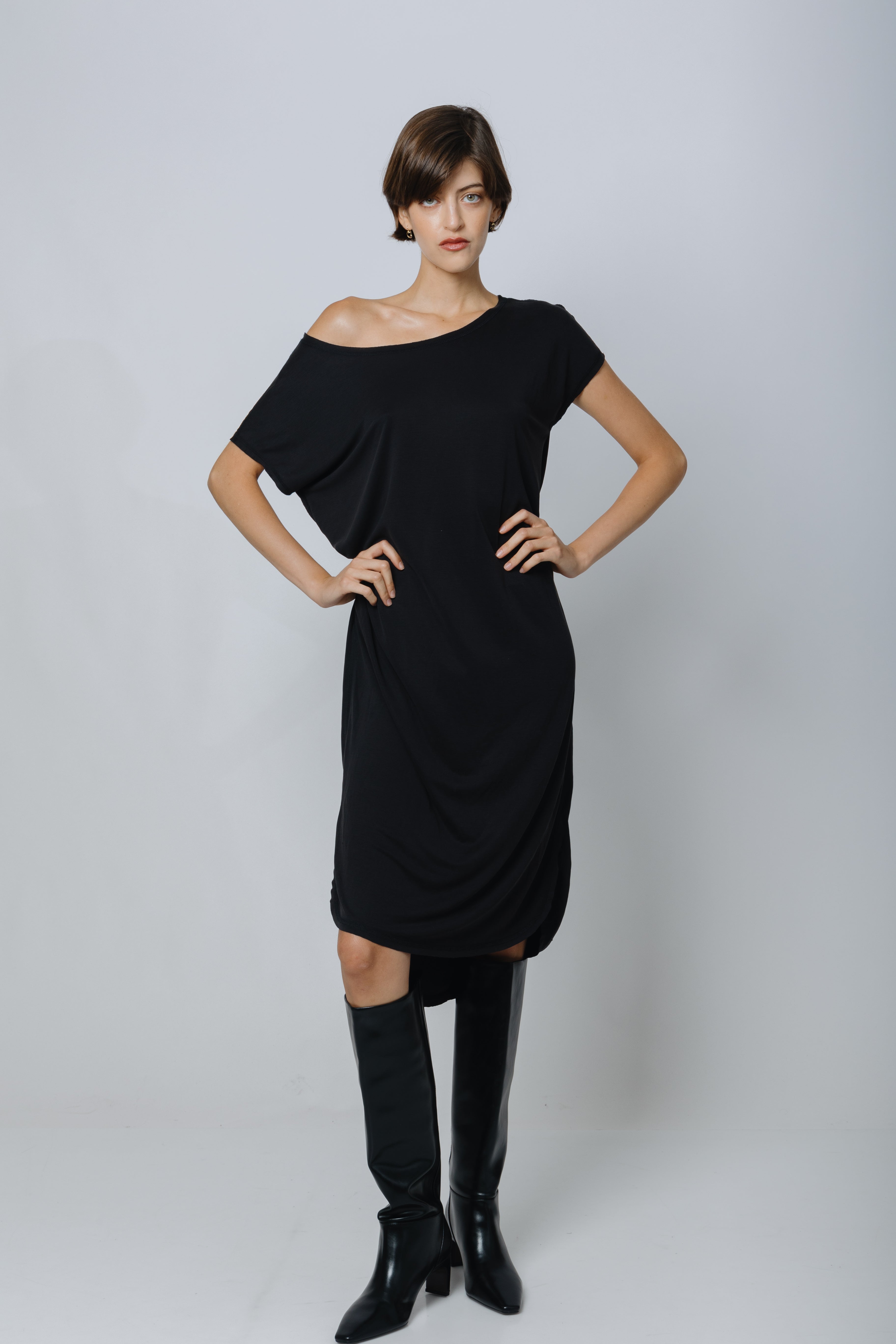 שמלת טי שירט מודל שחורה