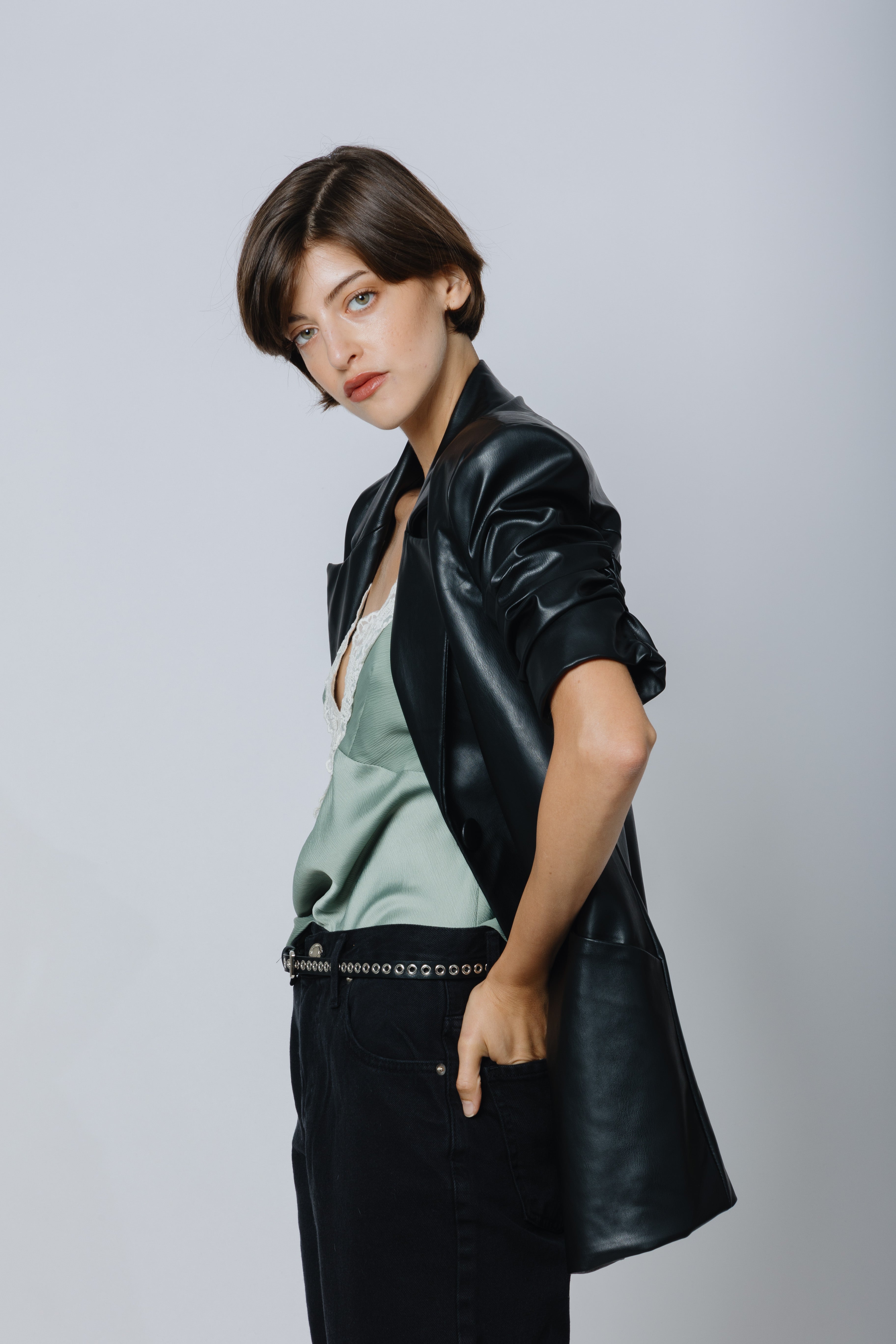 בלייזר עור טבעוני - שרוול קצר