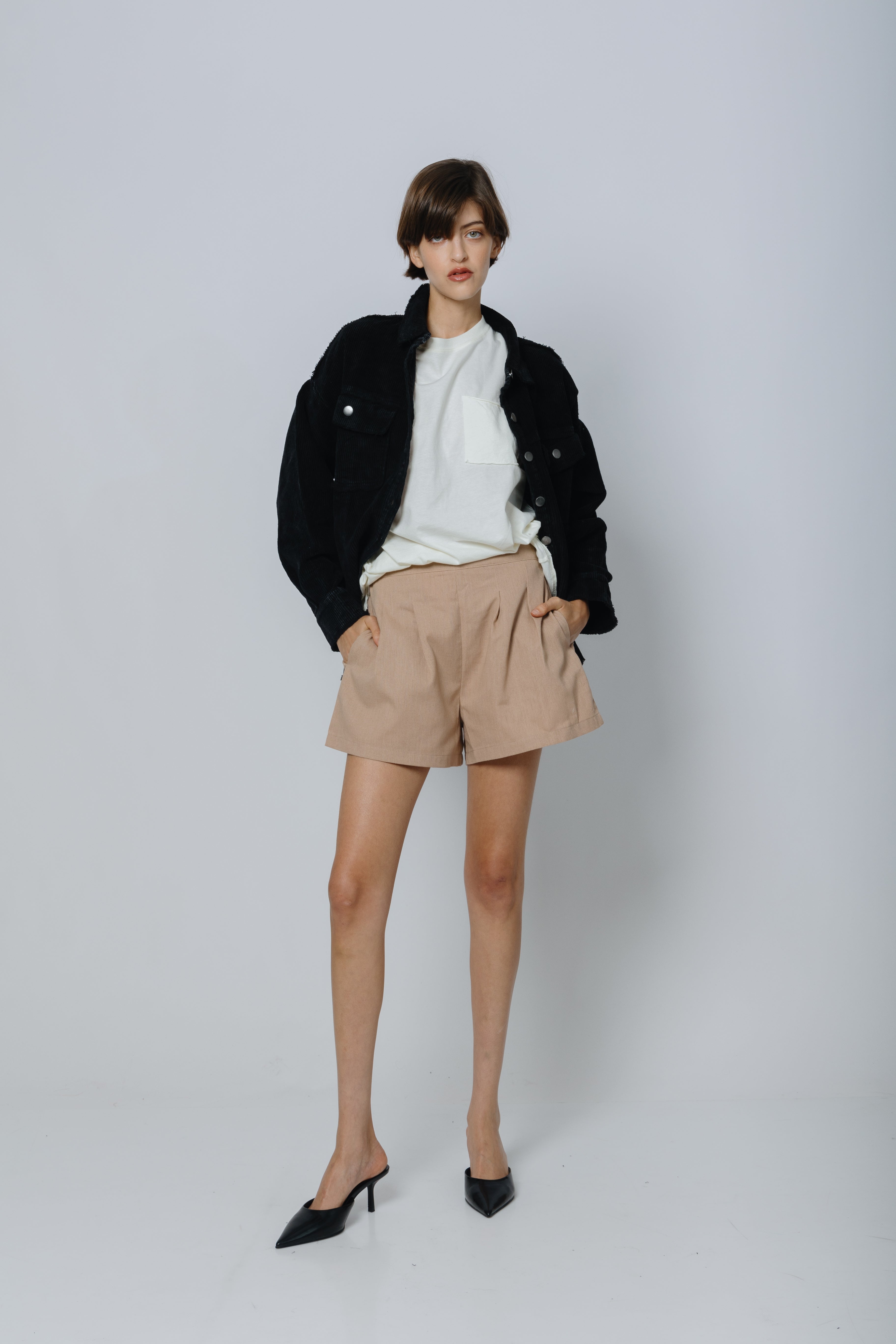 שורט פשתן מחוייט