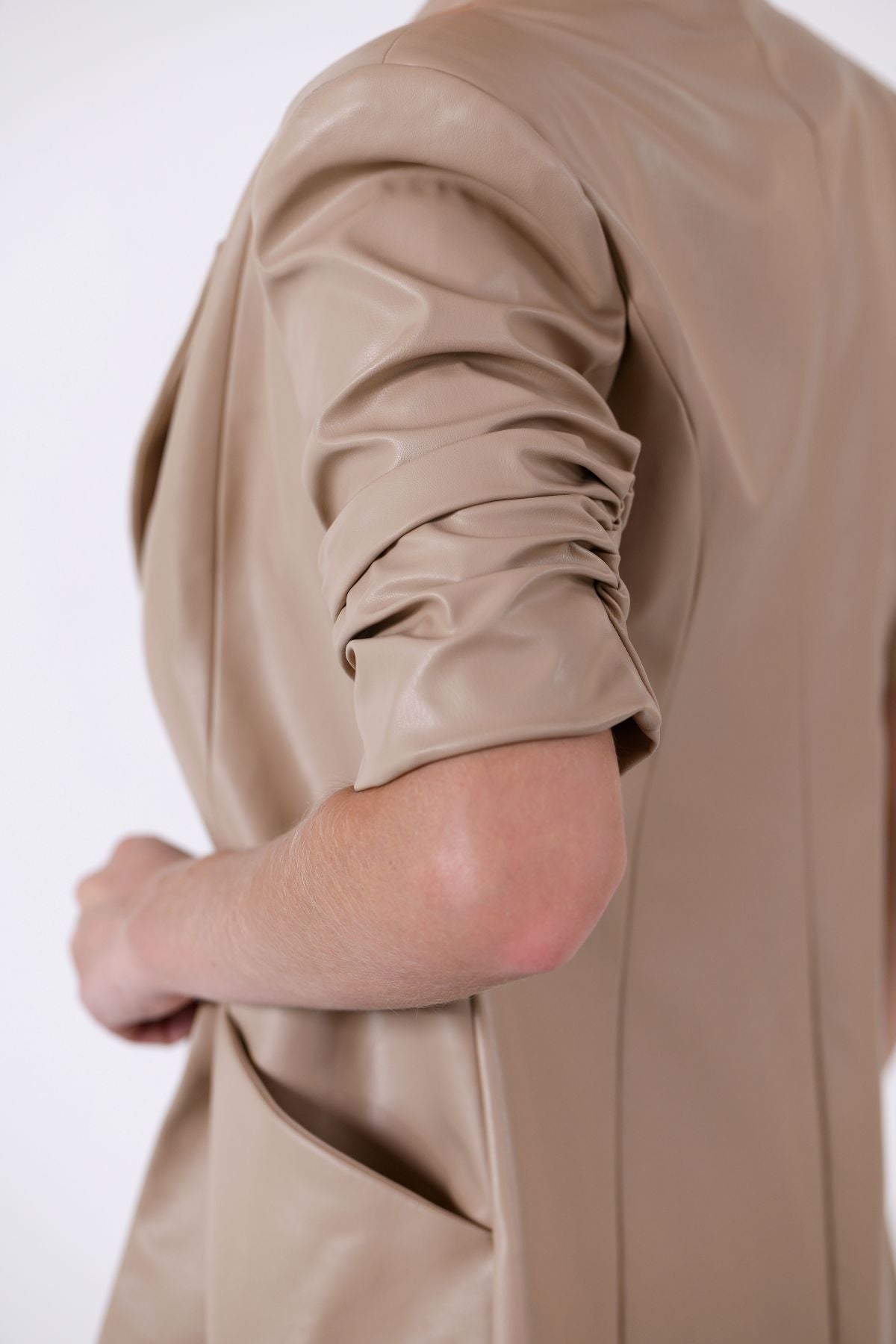 בלייזר עור טבעוני - שרוול קצר